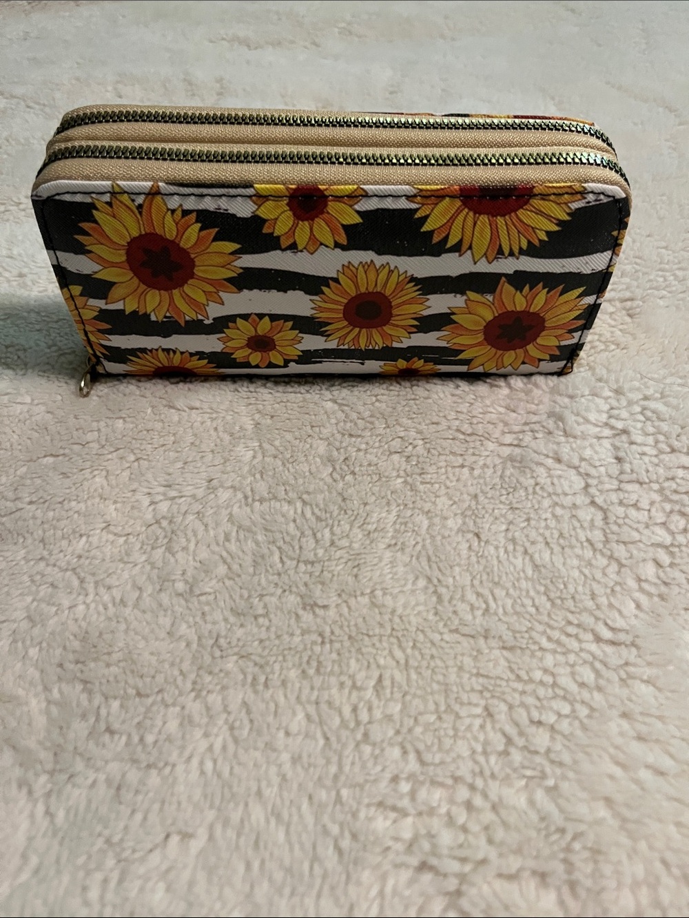 Sunflower Print Zip-Around Women's Wallet - Black/Yellow